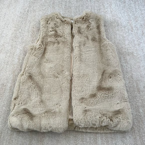 Aritzia Jackets & Blazers - Aritzia Babaton Faux Fur Vest XXS